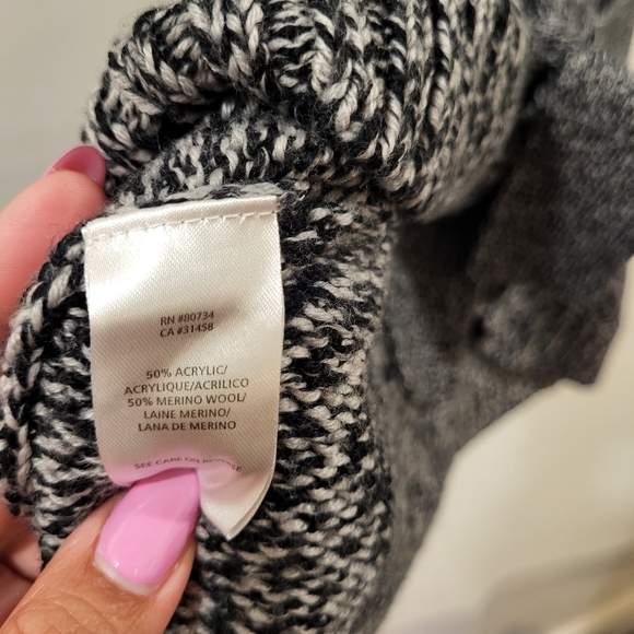 BCBGMAXAZRIA SHORT SLEEVE WOOL KNIT Sweater - Picture 6 of 6